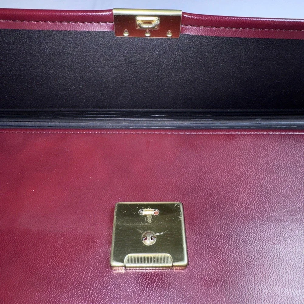Hazel America's Case Maker Burgundy Vintage Portfolio Folder Latch Closure USA